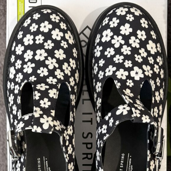 Call It Spring Amelyaa Mary Janes - Ladies Floral blu & wht Sz 7.5  NEW W/ BOX - Picture 8 of 12